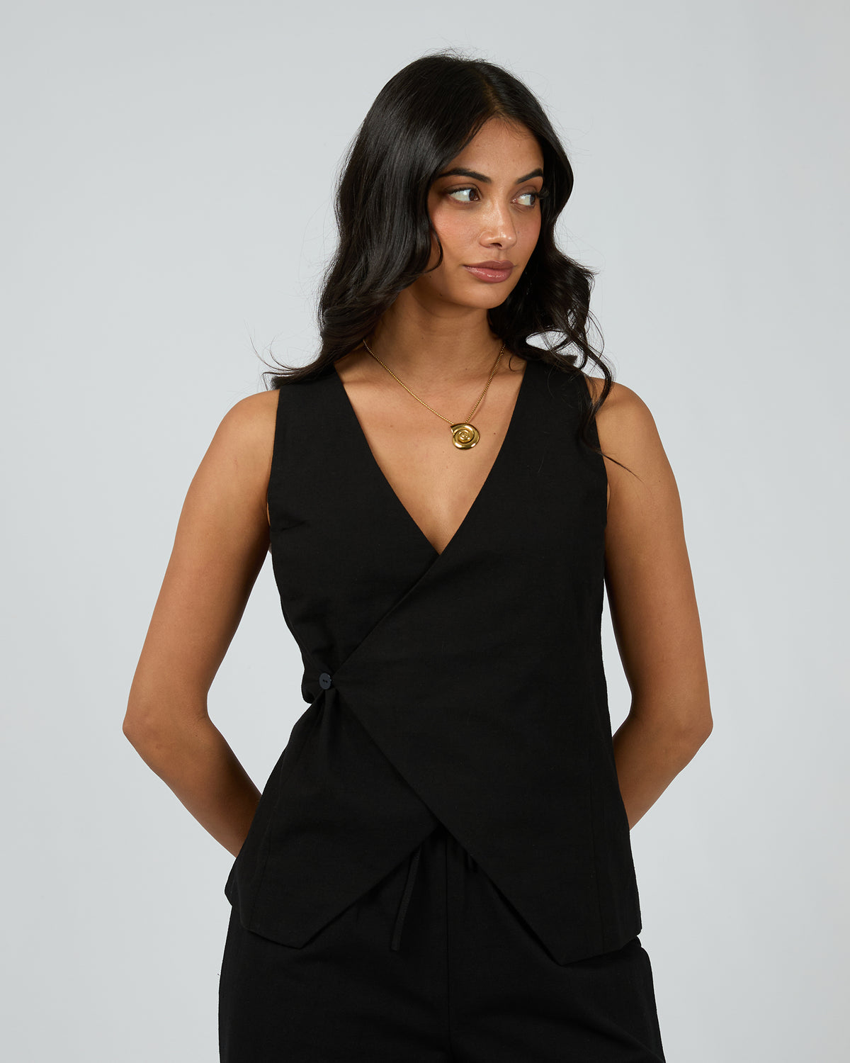Willa Vest Black