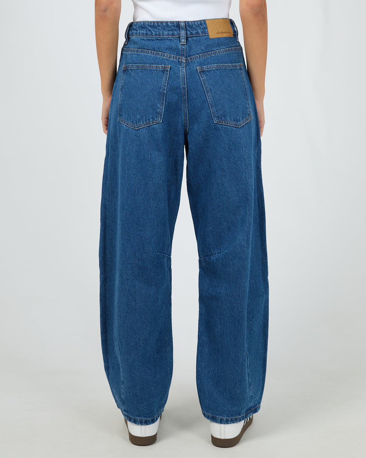 Hallie Barrel Leg Jean Heritage Blue