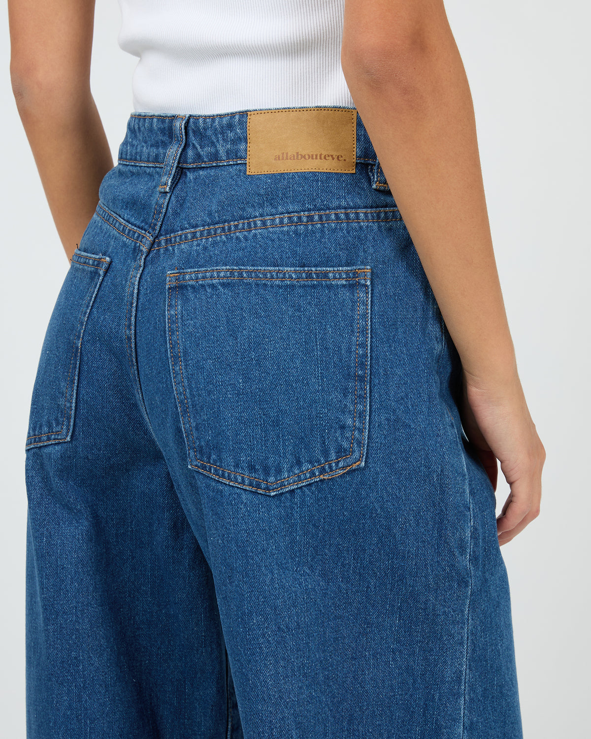 Hallie Barrel Leg Jean Heritage Blue