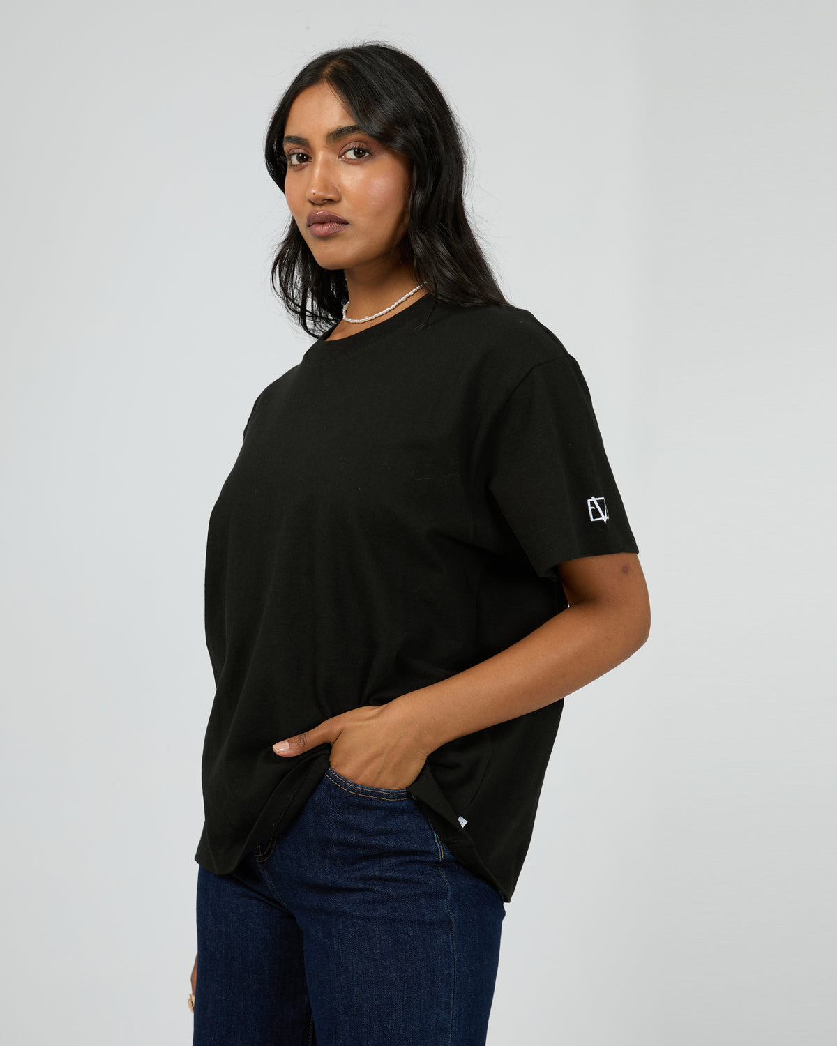 Eve Basic Monogram Tee Black