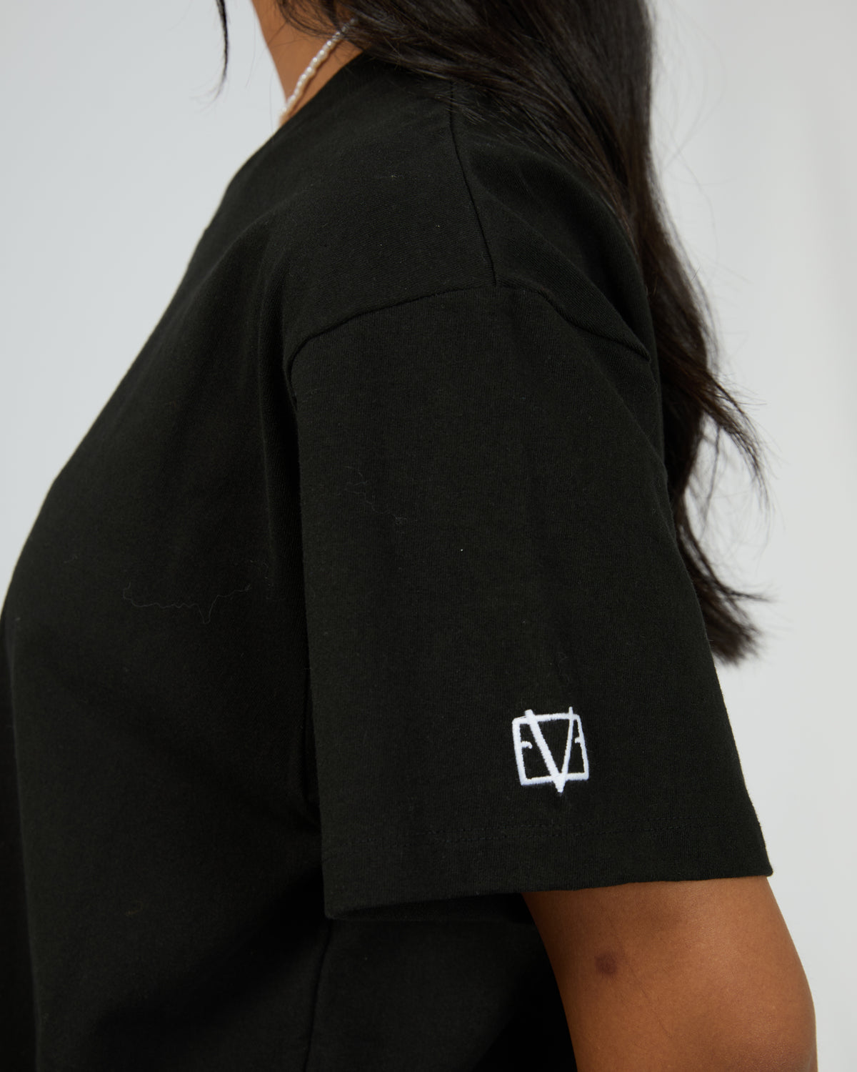 Eve Basic Monogram Tee Black