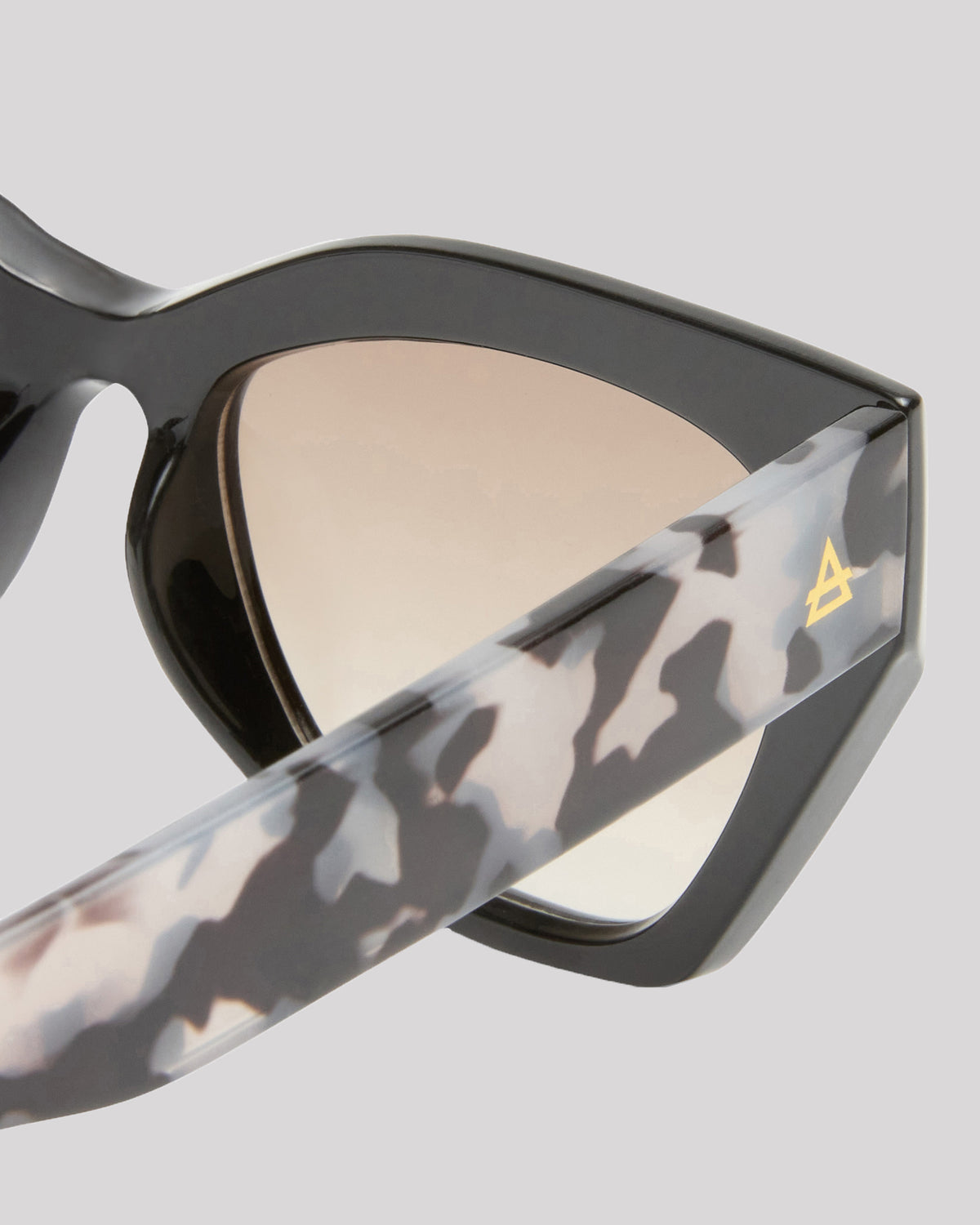 Persei Black Charcoal Tort Tortoise