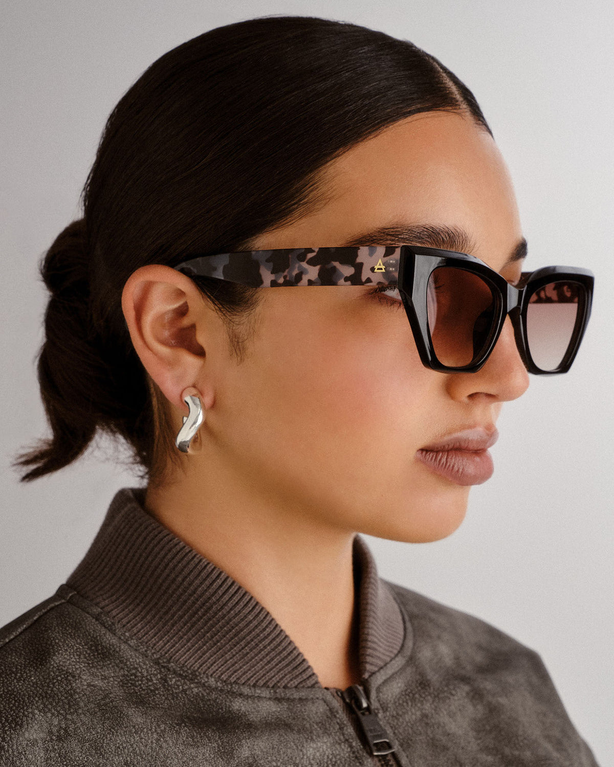 Persei Black Charcoal Tort Tortoise