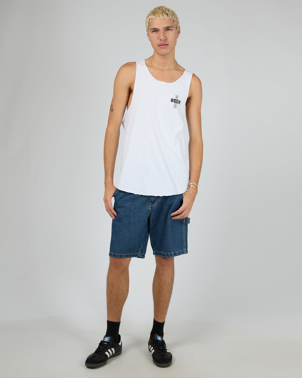 Advisor Raw V Neck Tank White